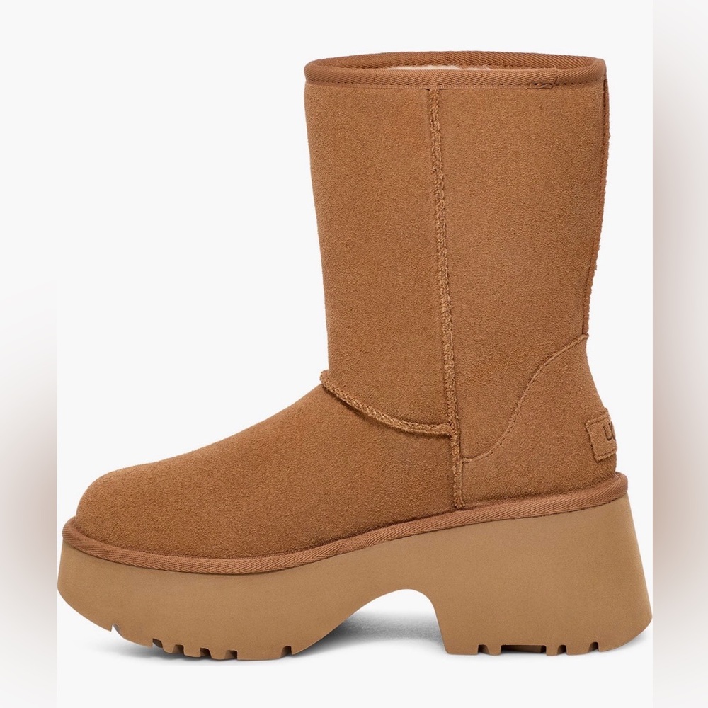 UGG®
Classic New
Heights Short
Boot (Women) NWB - Picture 6 of 6